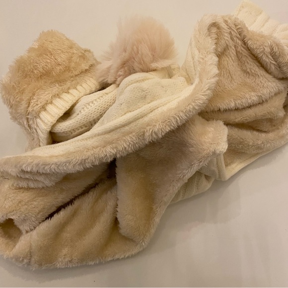 UGG Cream Hat & Infinity Scarf Set - Picture 2 of 3